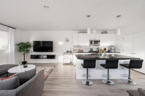 Modern Chic - Spacious Duplex - Highlands